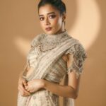 Tina Datta Instagram - The moon was singing my song today 🎵 A song I love, a song that is on repeat mode for me now and forever #TheSongOfHardWork . . 📸: @smileplease_25 🥻: @anjaleeandarjunkapoor 🧣: @stylingbyvictor @sohail__mughal___ 💄: @makeupbyrishabk . . #EklaChaloRe #WarriorPrincess #TinaKaStyle #ootn #fashion #potd #photooftheday #style #lookbook #stylediary #tinadatta