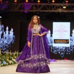 Tina Datta Instagram - Graceful as the sea and fierce as the fire. With some nakhras and nazakat!!! 💜💜 . . . #EklaChaloRe #WarriorPrincess #TinaKaStyle #fashion #style #fashionshow #stylish #lookbook #ramp #tinadatta The Great Pink City - Jaipur