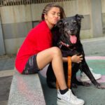 Tina Datta Instagram - Jadoo Ki Jhappi... Sach Main this one is magical! #Rani #KeepHerInYourPrayers . . #TeamTina #TribeTina #TinaInBB #TinaDatta #biggboss #biggboss16 #bb #bb16 #salmankhan #pet #petlovers #petsofinstagram #dogsofinstagram #dog @voot @vootselect @colorstv @endemolshineind