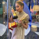 Tina Datta Instagram - The night is a blur but what stands out is not one but two beauties standing tall reminding me that no matter what, I have made it all worth it! 🤗❤️ @newsxonline @iconicgoldaward . . 🥻: @anjaleeandarjunkapoor 🧣: @stylingbyvictor @sohail__mughal___ 💄: @makeupbyrishabk . . #EklaChaloRe #WarriorPrincess #TinaKaStyle #ootn #fashion #potd #photooftheday #style #lookbook #stylediary #awards #newsxshaktiawards #iconicgoldawards2023 #tinadatta