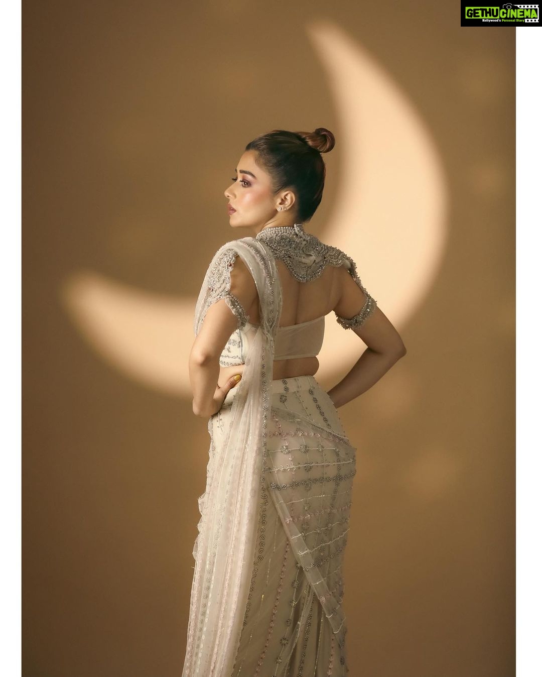 Tina Datta Instagram - π . . πΈ: @smileplease_25 π₯»: @anjaleeandarjunkapoor π§£: @stylingbyvictor @sohail__mughal___ π: @makeupbyrishabk . . #EklaChaloRe #WarriorPrincess #TinaKaStyle #ootn #fashion #potd #photooftheday #style #lookbook #stylediary #tinadatta