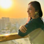 Toral Rasputra Instagram – मुस्कुराते रहना चाहिए ………❤️

📸 : @ikigai_inspiree 😍
.
.
.
#beyou #bepositive #behappy #keepgoing #keepsmiling #stayfocused #staycalm #believeinyourself #liveinthemoment #lifeisbeautiful