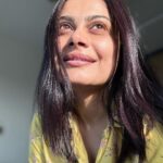 Toral Rasputra Instagram – Daydreaming 🌻
.
.
.
#beyou #bepositive #behappy #keepgoing #keepsmiling #stayfocused #staycalm #believeinyourself #liveinthemoment #lifeisbeautiful In My Own Happy World