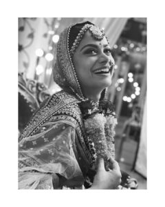 Toral Rasputra Instagram - The heart moves in rhythm to the music of life.......💕

📸 : @priyalmahajanofficial thank u for this lovely candid click 😜😘❤️

.
.
.
#beypu #bepositive #behappy #keepgoing #keepsmiling💞 #stayfocused #staycalm😇 #liveinthemoment #lifeisbeautiful