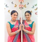 Toral Rasputra Instagram - It's not about your reflection, it's what you see beyond it.......💕 📸 : @urvashibagtharia 🤗❤️ . . . #beyou #bepositive #behappy #keepgoing #keepsmiling💞 #stayfocused #staycalm😇 #liveinthemoment #lifeisbeautiful