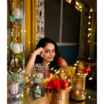 Toral Rasputra Instagram - We can look for beauty in the mirror, but the mirror only reflects one aspect of who we are........❤️ #beyou #bepositive #behappy #keepgoing #keepsmiling💞 #stayfocused #staycalm😇 #liveinthemoment #lifeisbeautiful Somewhere in My World