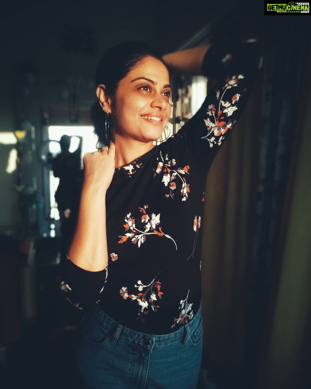 Toral Rasputra Instagram - 🦋 . . . #beyou #bepositive #behappy #keepgoing #keepsmiling💞 #stayfocused #staycalm😇 #beleiveinyourself #liveinthemoment #lifeisbeautiful In My Own Happy World