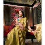Toral Rasputra Instagram - sʜᴇ ʀᴇᴍᴇᴍʙᴇʀᴇᴅ ᴡʜᴏ sʜᴇ ᴡᴀs ᴀɴᴅ ᴛʜᴇ ɢᴀᴍᴇ ᴄʜᴀɴɢᴇᴅ ♠️ 📸 : @urvashibagtharia 🤗 . . . #sakshi #sheisback #Molkki #shoot #onlocation #actorslife #loveforsaree #stayfocused #staycalm😇 #lifeisbeautiful