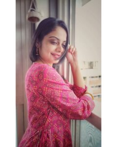 Toral Rasputra Instagram - चलते रहते हैं कि चलना है मुसाफ़िर का नसीब
सोचते रहते हैं, किस राहगुज़र के हम हैं........

✍️ ~ निदा फ़ाज़ली
.
.
.
#beyou #bepositive #behappy #keepgoing #keepsmiling💞 #stayfocused #staysafe #staycalm😇 #liveinthemoment #lifeisbeautiful