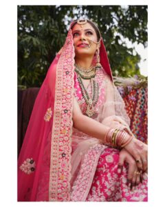 Toral Rasputra Instagram - Once in a while in a middle of an ordinary journey ; life gives us a fairytale ❤️

MUA : @makeoversbyneeta 

Outfit : @basuree_fashion 

📸 : @bombaypaparazzi
