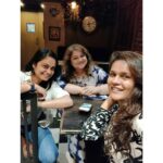 Toral Rasputra Instagram - कुछ हसीन पल....... with my pals ❤️ Love you both ❤️😘 . . . #chotichotikhushiyan #makingmemories❤️ #friendsforlife #girlsquad #fun #food #laughter In Our Own Lil World....