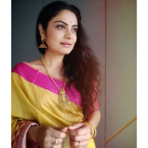 Toral Rasputra Instagram - ख्वाहिशें 💕
.
.
.
#beyou #bepositive #behappy #keepgoing #keepsmiling💞 #stayfocused #staysafe #staycalm😇 #liveinthemoment #lifeisbeautiful