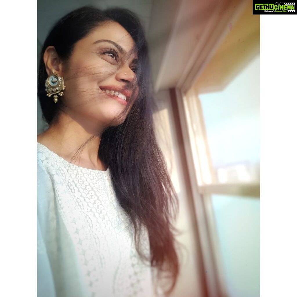 Toral Rasputra Instagram - What your soul houses, reflects on your face ❤️ . . . #beyou #bepositive #behappy #keepgoing #keepsmiling💞 #staysafe #staycalm😇 #stayfocused #liveinthemoment #lifeisbeautiful