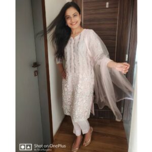 Toral Rasputra Instagram - Because of your smile, you make life more beautiful ❤️ . . . Wearing this beautiful suit by @wahidethnic_collection #beyou #bepositive #behappy #believeinyourself #keepgoing #keepsmiling💞 #liveinthemoment #lifeisbeautiful