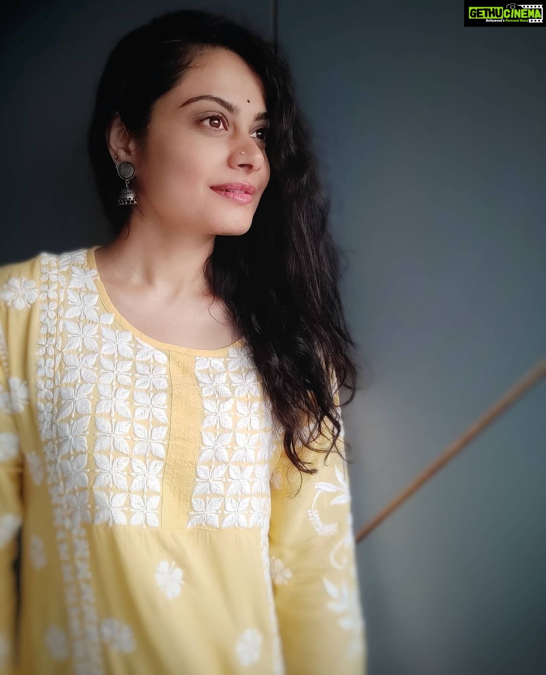 Toral Rasputra Instagram - कोशिश भी कर, उम्मीद भी रख, रास्ता भी चुन, फिर इसके बाद थोड़ा मुक़द्दर तलाश कर........ ✍️ ~ निदा फ़ाज़ली . . . #beyou #bepositive #behappy #keepgoing #keepsmiling💞 #believeinyourself #stayfocused #staysafe #staycalm😇 #liveinthemoment #lifeisbeautiful