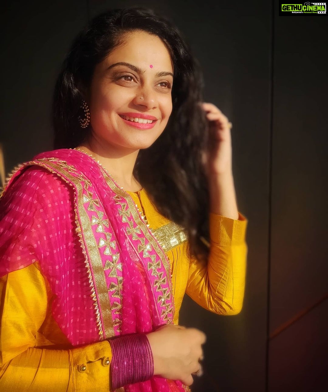 Toral Rasputra Instagram - Lohri di lakh lakh vadhaiyan ❤️ Happy Lohri everyone!
