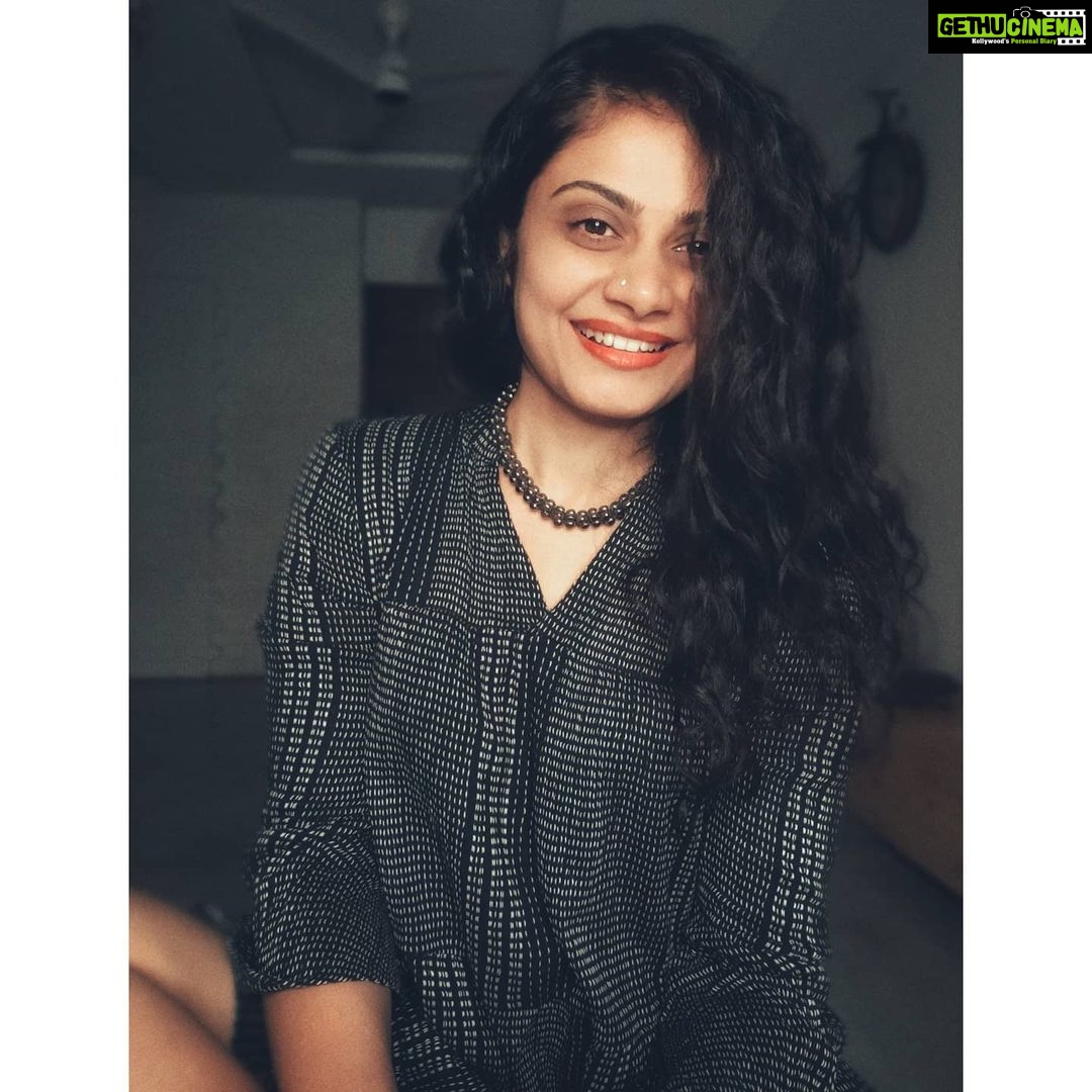 Toral Rasputra Instagram - Smile, you're designed to..... 😉❤️ . . . #beyou #bepositive #behappy #keepgoing #keepsmiling💞 #believeinyourself #stayfocused #staysafe #staycalm😇 #liveinthemoment #lifeisbeautiful