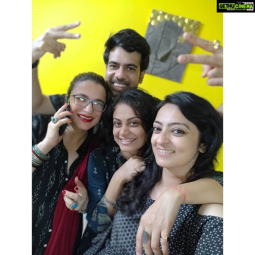 Toral Rasputra Instagram - My constants ❤️ . . . #happynewyear #2021 #bffs❤️ #behappy #keepsmiling❤️ #lifeisbeautiful