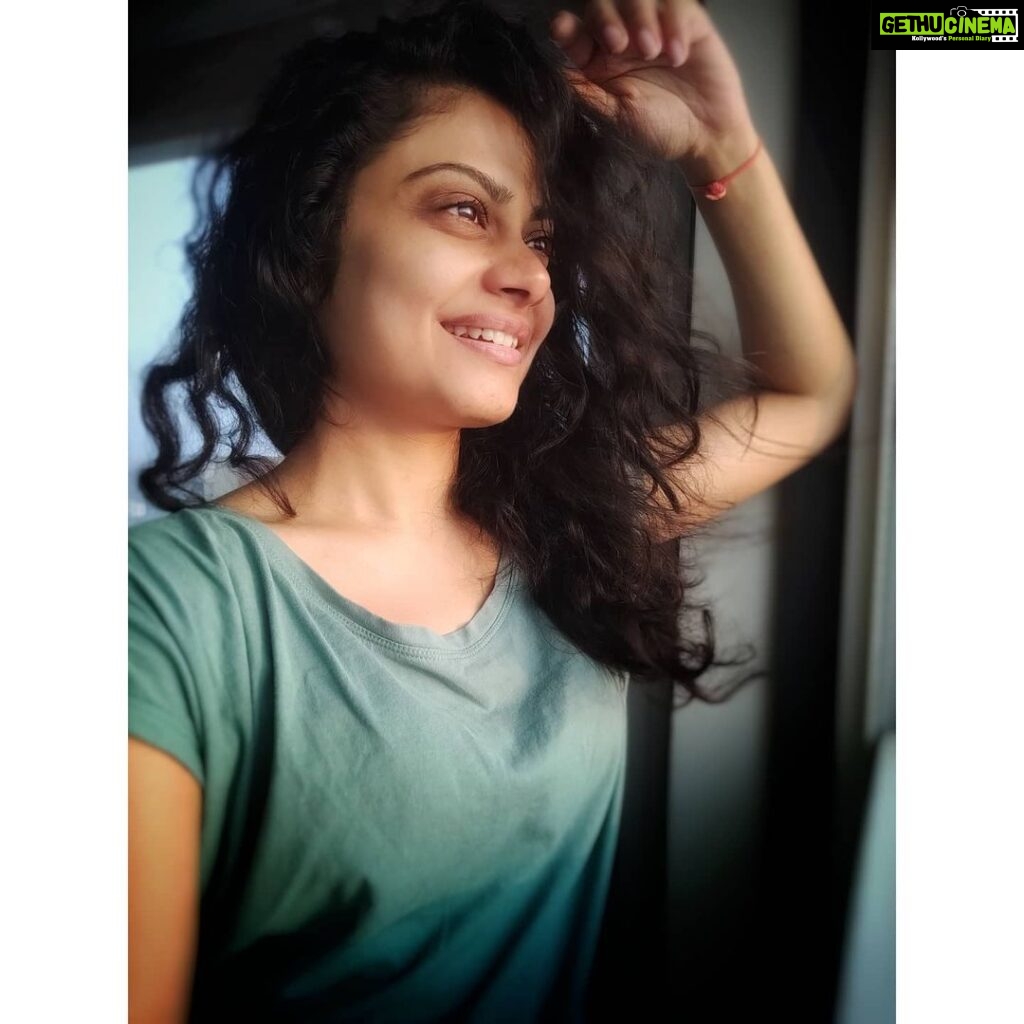 Toral Rasputra Instagram - Grow at your own pace, it's your life......❤️ . . . #beyou #bepositive #behappy #keepgoing #keepsmiling💞 #stayfocused #staysafe #staycalm😇 #liveinthemoment #lifeisbeautiful
