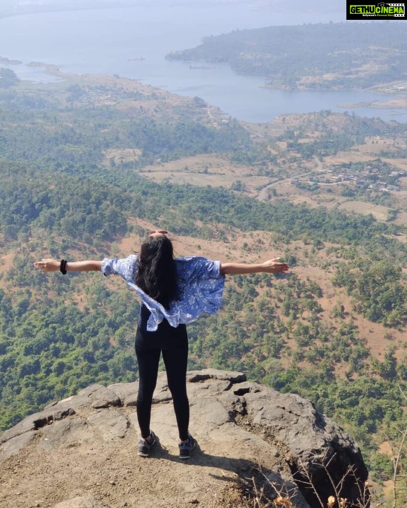 Toral Rasputra Instagram - When the roots are deep, there is no reason to fear the wind.........💙 . . . #justbreathe #beyou #bepositive #behappy #keepgoing #keepsmiling💞 #stayfocused #staysafe #staycalm😇 #liveinthemoment #lifeisbeautiful Sondai Fort