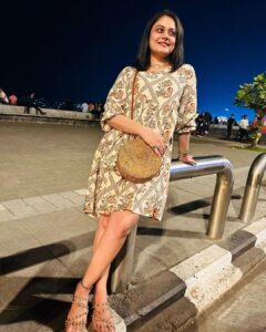 Toral Rasputra Instagram - This song ❤️ . . . #weekendvibes #saturdaynight #beyou #bepositive #behappy #keepgoing #keepsmiling #stayfocused #staycalm #believeinyourself #liveinthemoment #lifeisbeautiful Marine Drive Mumbai