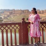 Toral Rasputra Instagram - तुम ऐक यात्रा हो - जहाँ कुछ छूटने का अर्थ कुछ मिलना है, जहाँ परिवर्तन का अर्थ मेरा खुद का बदलना है। ✍️~ सर्वेश्वर दयाल सक्सेना . . . #jaipurdiaries #lovefortravel #amerfort #beyou #bepositive #behappy #keepgoing #keepsmiling #stayfocused #staycalm #liveinthemoment #lifeisbeautiful