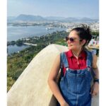 Toral Rasputra Instagram - Because when you stop and look around, this life is pretty amazing 😍 . . . #udaipurdiaries #lovefortravel #beyou #bepositive #behappy #keepgoing #keepsmiling #stayfocused #staycalm #liveinthemoment #lifeisbeautiful Udaipur - The City of Lakes