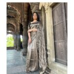 Toral Rasputra Instagram - You'll grow beautifully in your own way ❤️ Styled by:- @yashasvisingh19 Wearing:- @kosataga.in 📸 : @faisalkhan30 & @iankitraaj #beyou #bepositive #behappy #keepgoing #keepsmiling💞 #stayfocused #staycalm😇 #liveinthemoment #lifeisbeautiful