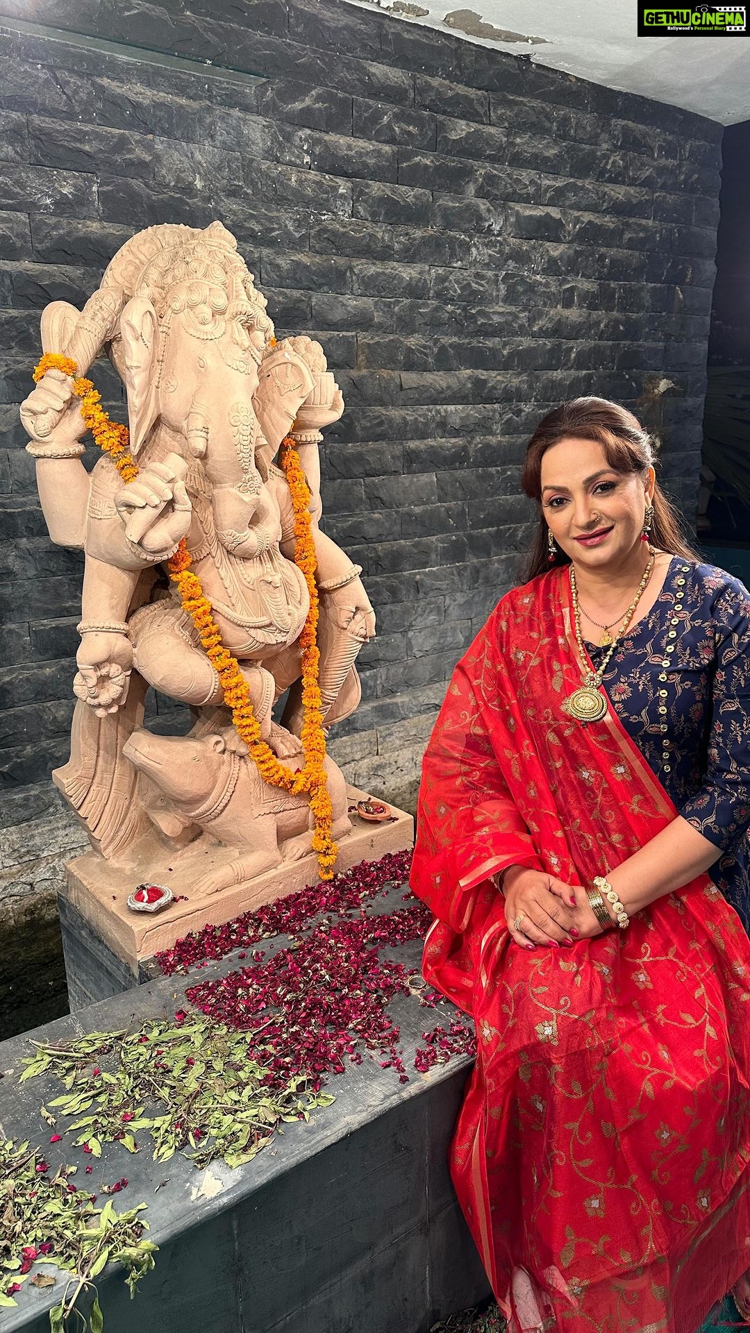 Upasana Singh Instagram - Thank you for showing so much love to “Bai hi Kuttange” on Zee 5 Streaming live, watch now. ❤️💕💖