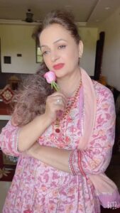 Upasana Singh Instagram - Arj kiya hai🤗🤪😝😜💃🏾🕺🏽🥰 @upasnasinghofficial

#reelsinstagram #funny #comedy #̤c̤o̤m̤e̤d̤y̤r̤e̤e̤l̤s̤ #upasanasingh #comedyvideo #comedyreels
#funnyreels #trendingreels #funnyvideos #comedyvideo #husbandwife  #keepsupporting #keepgoing #keeploving #keepmotivating #kbye #instadaily #instagood #instagram  #reelitfeel  #lifestyleblogger #lifestylephotography #lifestylebloggers #lifestylemodel  #trending  #comedyreels #comedyvideos😂