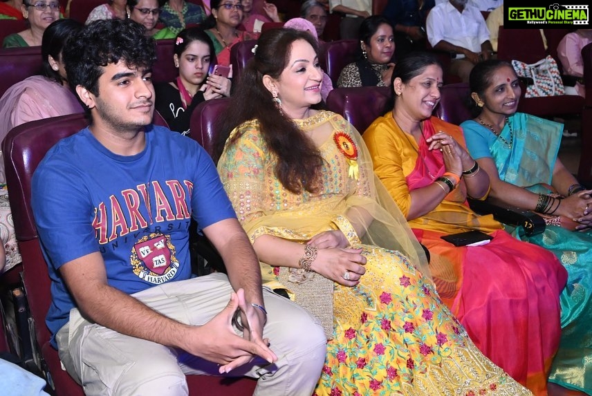 Upasana Singh Instagram - Santosh foundation completed three years. Dosto yeh NGO meri mother ke naam per hai aur buhat acha kaam ker raha hai.πthank you so much for your blessings π·π·π·π·π·π·π€