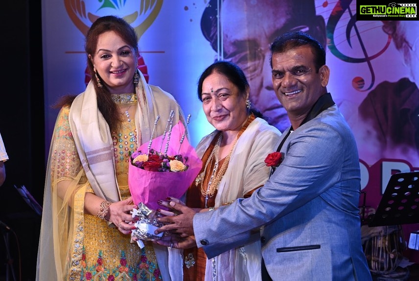 Upasana Singh Instagram - Santosh foundation completed three years. Dosto yeh NGO meri mother ke naam per hai aur buhat acha kaam ker raha hai.πthank you so much for your blessings π·π·π·π·π·π·π€
