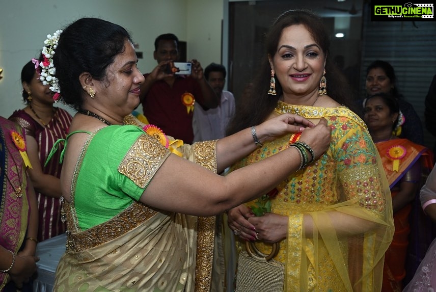 Upasana Singh Instagram - Santosh foundation completed three years. Dosto yeh NGO meri mother ke naam per hai aur buhat acha kaam ker raha hai.πthank you so much for your blessings π·π·π·π·π·π·π€