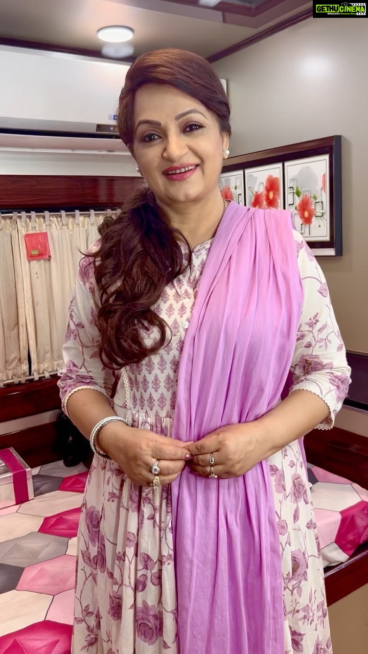 Upasana Singh Instagram - Arj Kiya Hai🤗🥰💖🥰 @upasnasinghofficial #reelsinstagram #funny #comedy #̤c̤o̤m̤e̤d̤y̤r̤e̤e̤l̤s̤ #funnyreels #trendingreels #funnyvideos #comedyvideo #husbandwife #keepsupporting #keepgoing #keeploving #keepmotivating #kbye #instadaily #instagood #instagram #reelitfeel #fashionphotography #lifestyleblogger #lifestylephotography #lifestylebloggers #lifestylemodel #goviral #trending #comedyreels #comedyvideos😂