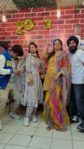 Upasana Singh Instagram - Enjoying @freshbitesss @sehaj_arora_ @kaurgeous_roop in the magical voice of superstar GIPPY GREWAL!
Singer- @gippygrewal
Lyricist- @urshappyraikoti
Music Composer- @jaykmusicofficial
Catch it on GemTunes Punjabi official YouTube Channel

@nanaksingh1030 @harnaazsandhu_03 
@upasnasinghofficial @swati_shaarma_ @jaswinderbhalla @harbysangha @shivendramahal @gopibhalla @swatantrabharat_actor @yash_chauhan_dir @simrankashyap06 @manik_talwar_  @rishabjoshi744 @triptchawla
@sing.arvinder @shabinakhanofficial @pramod_thakur7 @ranjivsinglaproductions @ranjivsinglaofficial @inderbansal457
@vrittisolutions
@raoinderyadav @reena.indereena 
@iamjayakishori @gemtunespunjabi @gemtunesofficial @gemdigitalofficial @vinayguptaofficial_ @thismohitjain

#ydpb #chanel #yaarandiyanpounbaaran #punjabifilm #comedy #romance #gemtunespunjabi #gemtunes #raoinderjeetsingh #reenayadav #punjabisong #newsongs