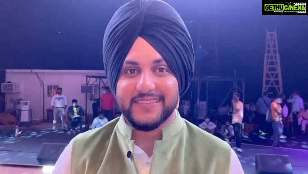 Upasana Singh Instagram - Thank you @iammehtabvirk for your wonderful wishes, love and support. Love you always and god bless you ♥️ Do watch “Yaaran Diyan Poun Baaran” on 30th March, 2023 in a cinema near you! #yaarandiyanpounbaaran #mehtabvirk