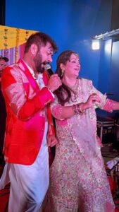Upasana Singh Instagram - Sunder Munderye 
Lohri with @upasnasinghofficial in @aidenvagatorgoa  launch of @daivyasgoa #goa #insta #reels #music