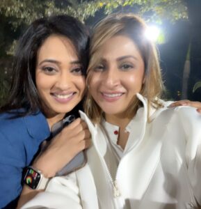 Urvashi Dholakia Instagram - JAB WE MET✨✨💕 picture toh banta hai 💯 @shweta.tiwari #aboutlastnight : : #reunion #kzk #og #memories #fun #madness #love #