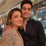 Urvashi Dholakia Instagram - HAPPY 2023 🎉✨❤️💋 from all of us to all of you ❤️🥂 @kshitijdholakia @sagardholakia @darshilamin @priyankatyagi03 @amrinqureshi99 @chopra_atul : : #happynewyear #2023 #love #happiness #peace #prosperity #gratitude 💋 Juliette Ristorante