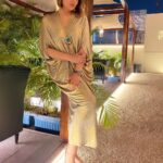 Urvashi Dholakia Instagram - I know it’s #Monday 😋 but gotta tell u all About last evening 🥰 Thank u @vickyluthria @anuluthria for a lovely evening and a happy birthday to @kabirluthria 🎉🤗🤗 #praia #worli @praia.india : : #urvashidholakia #fun #evening #restaurant #lounge #bar #awesome #food #great #ambience #fun #times