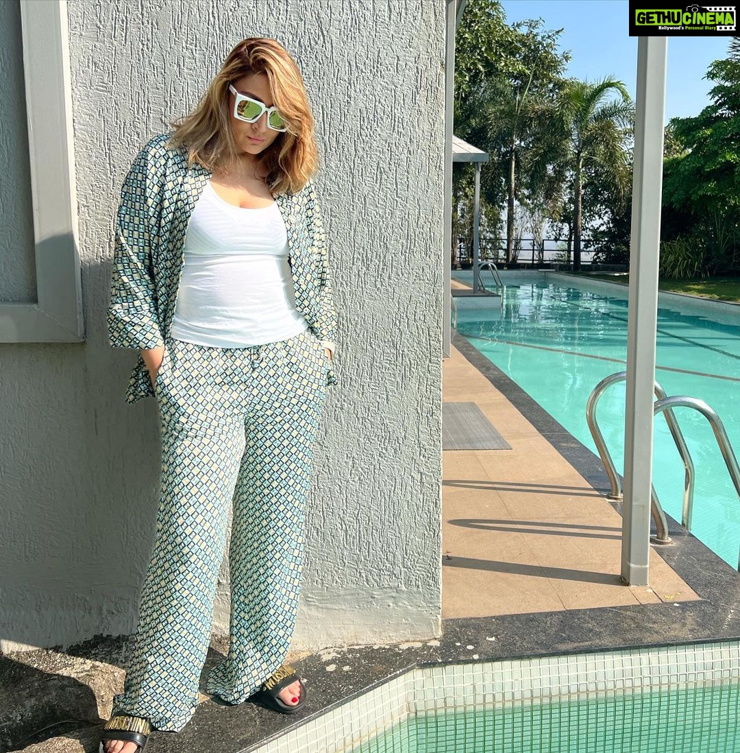 Urvashi Dholakia Instagram - Serendipity ✨ : : #urvashidholakia #candid #vacay #mode #earth #water #nature #sun #shades #chill #vibes