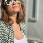 Urvashi Dholakia Instagram - My love for the camera 📸 started when I was born & it clearly continues !!! 💋✨ #nofilter : : #urvashidholakia #candid #pose #photography #photo #addict #look #style #fashion #beyourself #bestrong #beconfident #love #💚