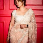 Urvashi Dholakia Instagram - Dreamer Forever ✨😍 : : Saree @nitikagujralofficial Photography by @iam_kunalverma Styled by @stylingbyvictor @sohail__mughal___ Jewellery by @punittatrikha Hair by @chirlarajeswari #urvashidholakia #festivewear #saree #look #shine #hairstyle #curls ###photoshoot #glitter #shimmer #all #that #glamour #❤️