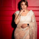Urvashi Dholakia Instagram - Dreamer Forever ✨😍 : : Saree @nitikagujralofficial Photography by @iam_kunalverma Styled by @stylingbyvictor @sohail__mughal___ Jewellery by @punittatrikha Hair by @chirlarajeswari #urvashidholakia #festivewear #saree #look #shine #hairstyle #curls ###photoshoot #glitter #shimmer #all #that #glamour #❤️
