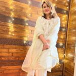 Urvashi Dholakia Instagram - Everyone needs a little Sparkle ✨🪔✨ #diwali #2022 : : #urvashidholakia #keepsmiling #nomatterwhat #love #❤️