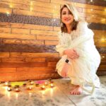 Urvashi Dholakia Instagram - Love & Light ✨❤️✨ : : #urvashidholakia #diwali #2022 #celebration #white #happiness #love #keepsmiling
