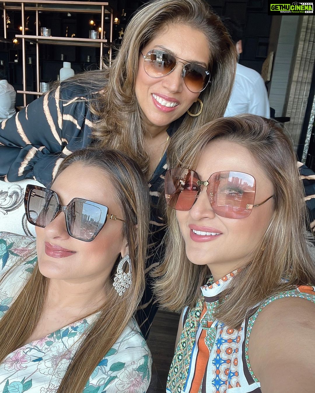 Urvashi Dholakia Instagram - A perfect Blend ✨✨💕 @shanela08 @khanna_ameessha : : #friendship #goals #bff #urvashidholakia #sunday #outdoors #shadylady #love #happiness #joy #girlpower #❤️