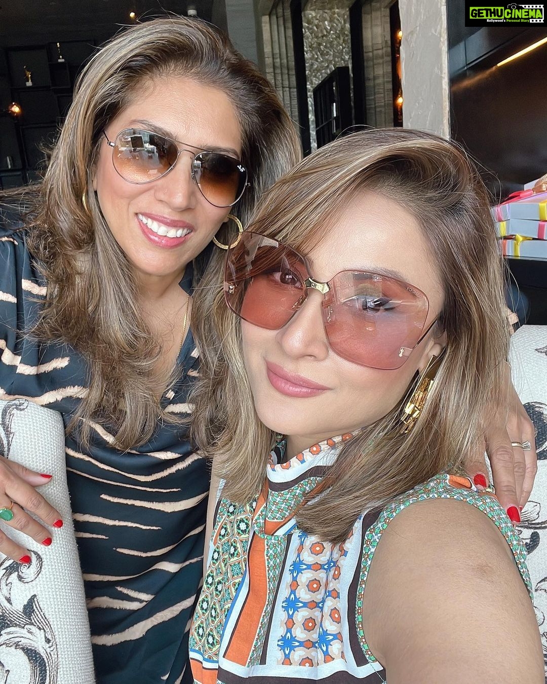 Urvashi Dholakia Instagram - A perfect Blend ✨✨💕 @shanela08 @khanna_ameessha : : #friendship #goals #bff #urvashidholakia #sunday #outdoors #shadylady #love #happiness #joy #girlpower #❤️