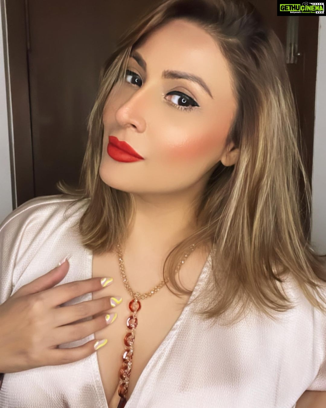 Urvashi Dholakia Instagram - The joy of wearing a necklace ✨😍✨ : Jewellery designed and handcrafted by @punittatrikha with @swarovski beads ✨✨ : : #urvashidholakia #bling #jewellery #shine #glitter #glam #look #style #necklace #crystals #loveit #❤️