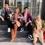 Urvashi Dholakia Instagram - Family is life's greatest blessing and here we are cherishing these moments today, tomorrow and always ❤️ I would love you all to upload your family photos and celebrate with them by watching #GoodbyeOnOct7 at just Rs 150☺️ #FamilyHaiTohSabKuchHai @amitabhbachchan @rashmika_mandanna @neena_gupta @ektarkapoor @balajimotionpictures #goodco